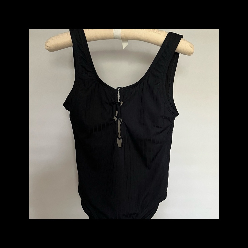☘️ KONA SOL textured one piece swimsuit in black